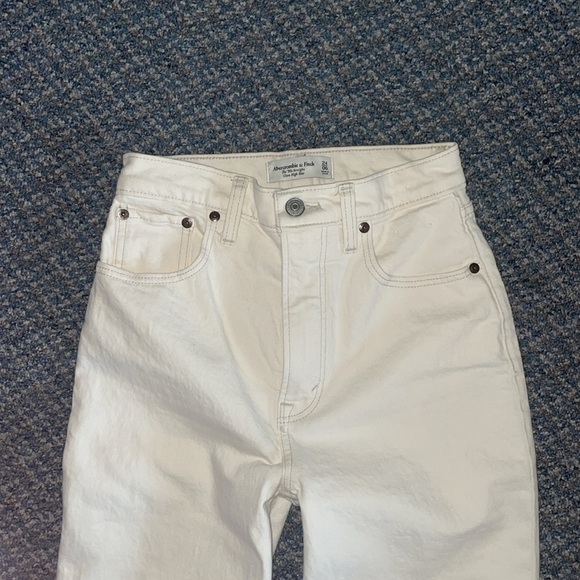 Abercrombie 90’s ultra high rise cream jeans - Picture 3 of 4
